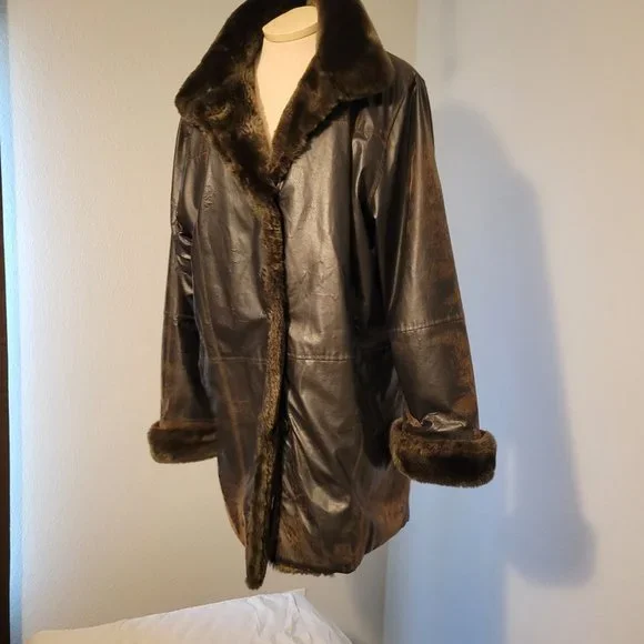 WOMENS VINTAGE FAUX LEATHER JACKET WITH THE FUR....VINTAGE DRESSBARN JACKET - Picture 9 of 17